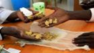 أزمة تهدد صناعة الذهب في السودان.. مليونا عامل غاضبون