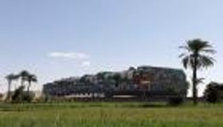 انفراجة في أزمة قناة السويس.. السفينة الجانحة "تستجيب"