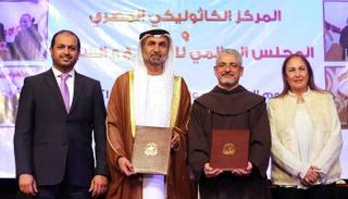 صورة بعد توقيع المذكرة بين المجلس العالمي للتسامح والمركز الكاثوليكي للسينما