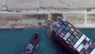 تحرير "إيفر جيفن" لن ينهي تكدس السفن بقناة السويس سريعا