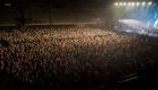 بالصور.. برشلونة تختبر "تدابير كورونا" بحفل موسيقي حاشد 