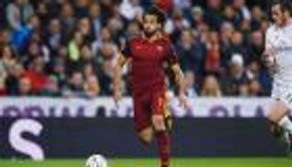 حرب طاحنة.. محمد صلاح يفجر أزمة في روما بعد 4 سنوات