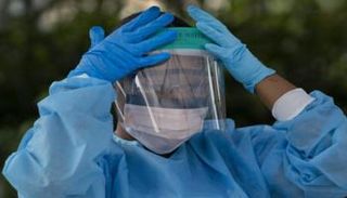 أحد أفراد الطواقم الطبية في أمريكا- أرشيفية