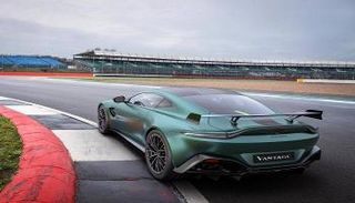 أستون مارتن تطلق F1 Edition من أيقونتها Vantage