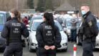 مسيرة بألمانيا لـ"منكري كورونا".. تنديد بالإغلاق