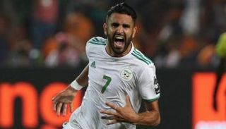 رياض محرز نجم فريق مانشستر سيتي ومنتخب الجزائر