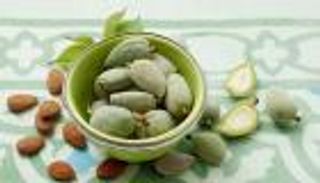 اللوز الأخضر.. فوائد صحية وجمالية غير معروفة