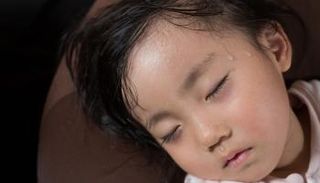 فرط التعرق لدى الأطفال قد يرجع لأسباب عدة