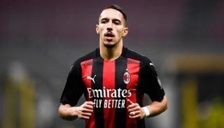 إسماعيل بن ناصر لاعب وسط ميلان