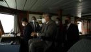 رئيس هيئة قناة السويس: استئناف حركة الملاحة خلال ساعات