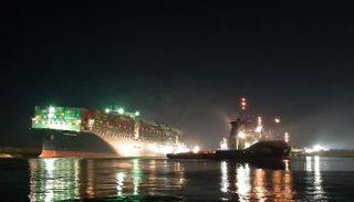 بدء نجاح تعويم السفينة الجانحة إيفر جيفن بقناة السويس