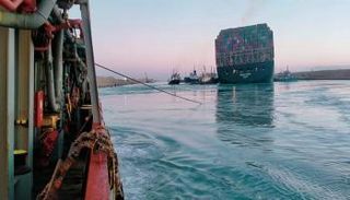 السفينة إيفر جيفن في قناة السويس