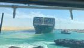 بالفيديو.. المناورة الأخيرة لتعويم سفينة قناة السويس