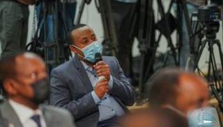 آبي أحمد رئيس الوزراء الإثيوبي خلال مشاركته في المنتدى 