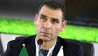 بسبب بلماضي.. خليفة زطشي يهدد استقرار منتخب الجزائر