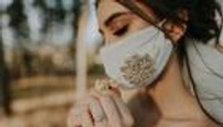 مكياج العروس في زمن كورونا.. كيف تنسقين زينة يوم العمر مع الكمامة؟