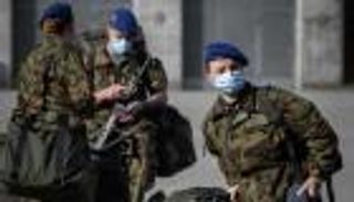 الجيش السويسري يغري نساءه بالملابس الداخلية