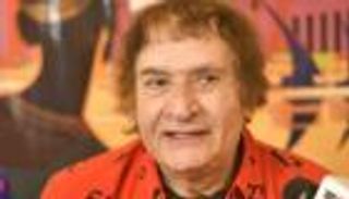 فيديو.. محيي إسماعيل يوبخ مراسلا تلفزيونيا: "هذا أهبل"