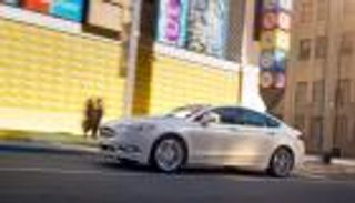 فورد تكتب نهاية السيارات الصالون.. 11 صورة ترصد تاريخ الموديل