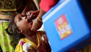 جانب من حملة تطعيم سابقة ضد شلل الأطفال في أفغانستان 