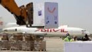 360 ألف جرعة.. اليمن يتسلم أول شحنة من لقاحات كورونا