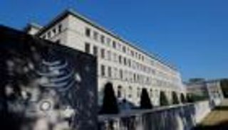 توقعات "متفائلة" لمنظمة التجارة العالمية.. هل تتجاهل المتحور؟