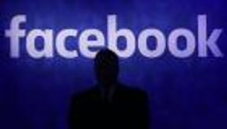 "فيسبوك" تجري تعديلا جوهريا لإرضاء المستخدمين.. شريط الأحداث