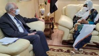 جانب من لقاء المهدي والمبعوث الأمريكي