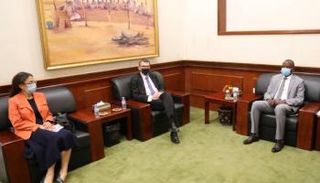 جانب من لقاء الهادي إدريس مع البعثة الأممية