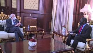 جانب من لقاء محمد حسن التعايشي والمبعوث الأمريكي
