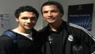 صورة.. كريستيانو رونالدو يفاجئ محمد النني بهدية إيطالية