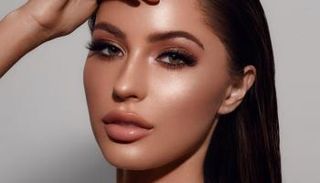 المكياج البرونزي يعتبر مميزا للكثير من المناسبات