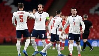 إنجلترا ضد بولندا