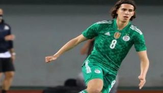 رامز زروقي لاعب منتخب الجزائر