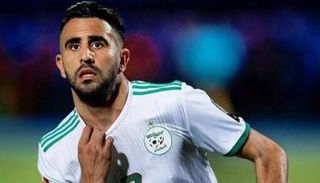 رياض محرز لاعب منتخب الجزائر