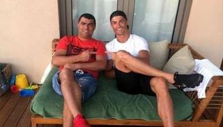 كريستيانو رونالدو مع شقيقه