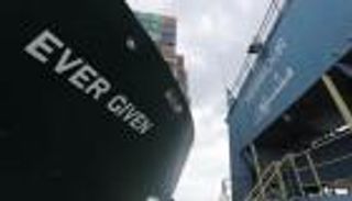 آخر تطورات أزمة قناة السويس.. هل تغرق "إيفر جيفن" شركات التأمين؟