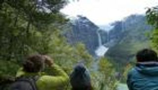 نزهة مصورة في "نهاية العالم".. لماذا يقصد السياح "بويوهوابي" البعيدة؟