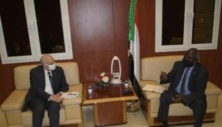 جانب من لقاء وزير المالية السوداني والمبعوث الأمريكي