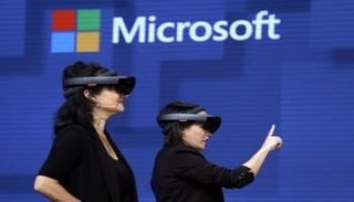 تجربة عملية لاستخدام سماعات الرأس خلال مؤتمر لمايكروسوفت