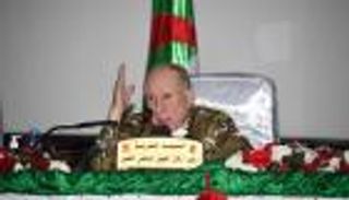 تضاريس الصحراء.. يقظة جيش الجزائر تواجه مخططات إرهابية