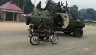 الشرطة الموزمبيقية خلال عملية لملاحقة المتطرفين