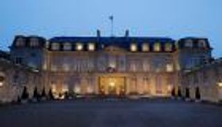 بـ"زجاجة حارقة".. محاولة اختراق لقصر الإليزيه بالعاصمة باريس