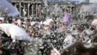 اليوم العالمي لـ"حرب الوسائد".. معارك ناعمة للمتعة والترفيه