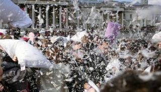 اليوم العالمي لحرب الوسائد- أرشيفية