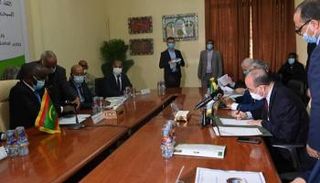 جانب من توقيع الاتفاقية المشتركة بين وزيري داخلية الجزائر وموريتانيا