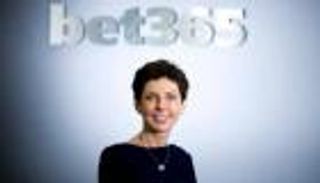 سيدة بريطانية أجرها يعادل ضعف راتب رئيس وزراء بلادها 2360 مرة