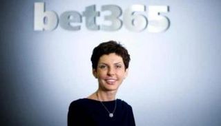 البريطانية دينيس كوتس مؤسسة شركة المراهنات عبر الإنترنت 