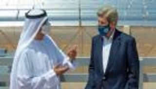 جون كيري يزور مشاريع استراتيجية للطاقة النظيفة في أبوظبي