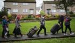 مساكن اللاجئين الجديدة ببريطانيا.. فريسة سهلة لليمين المتطرف 